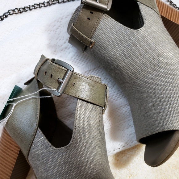 NWT! Solesenseability Regina Stone Heels size 6 - Picture 5 of 8